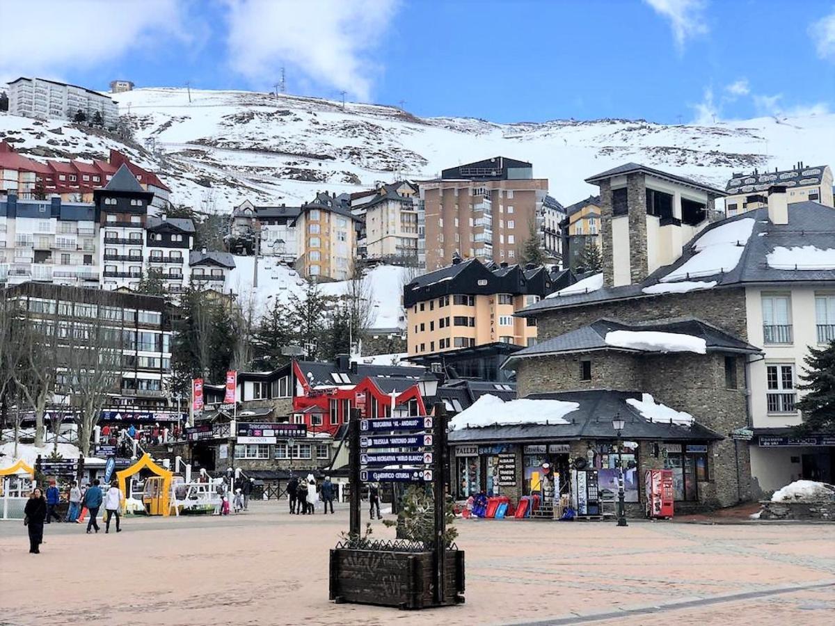 Todosierranevada Zona Baja -Plaza Principal-Junto A Los Telecabinas Serra Nevada Exterior foto